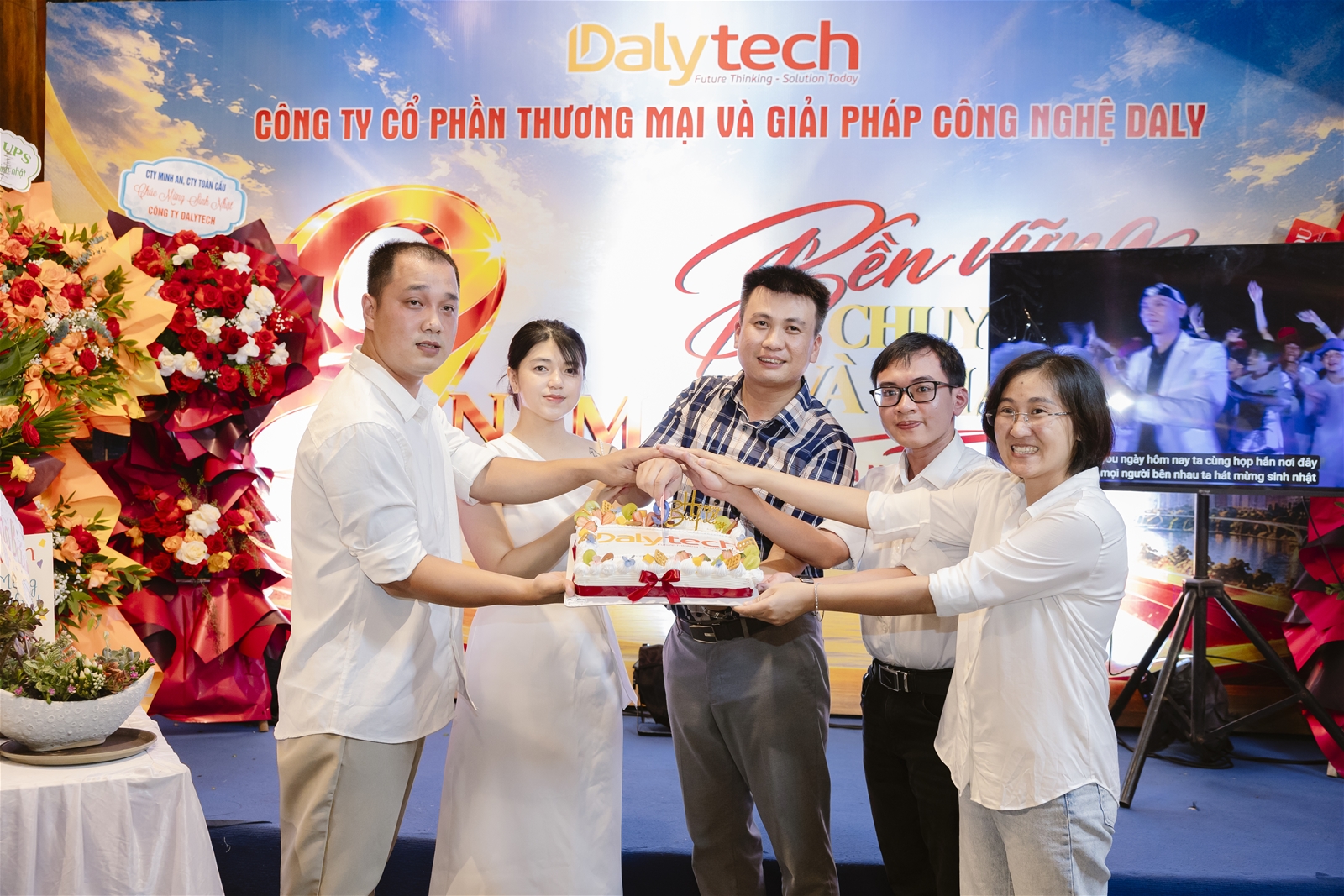 KỶ NIỆM 9 NĂM THÀNH LẬP DALYTECH - VỮNG BƯỚC VƯƠN XA