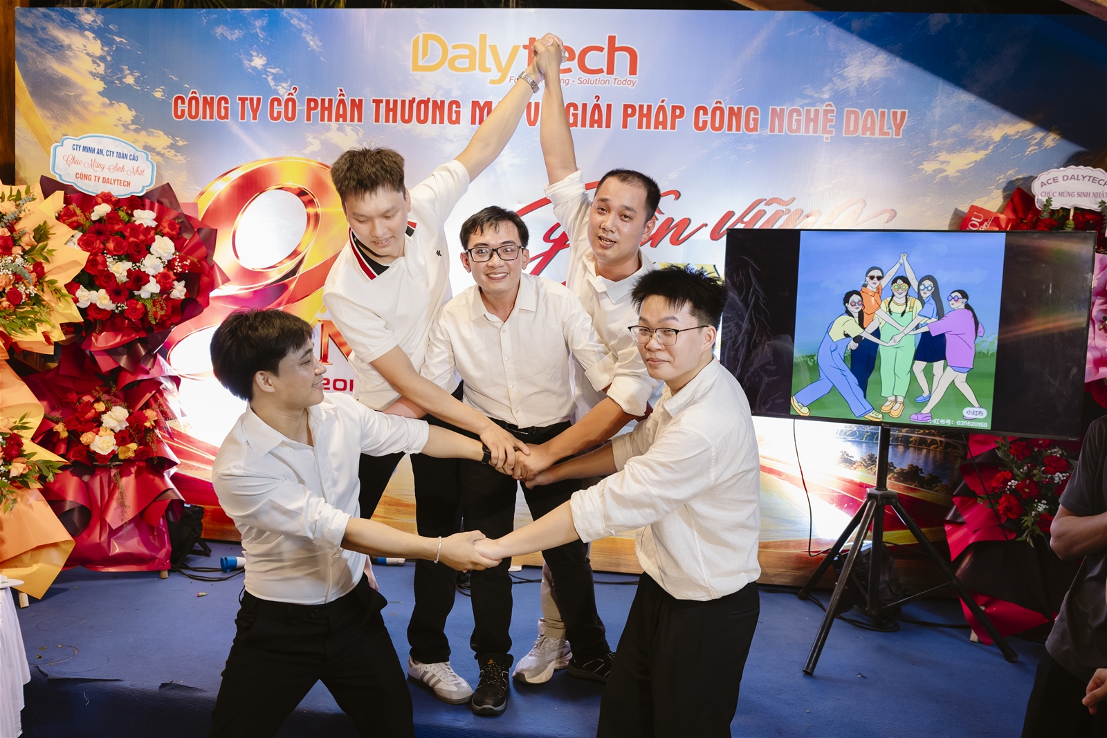 KỶ NIỆM 9 NĂM THÀNH LẬP DALYTECH - VỮNG BƯỚC VƯƠN XA